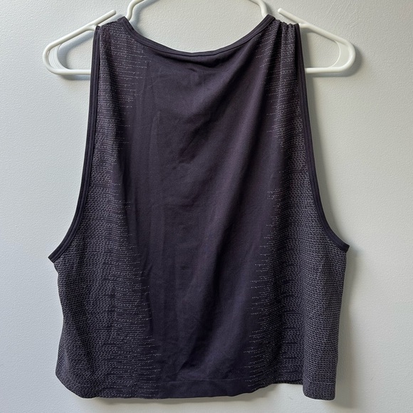 Under Armour Sleeveless Tank. Soft fabric workout tank. - Picture 2 of 3